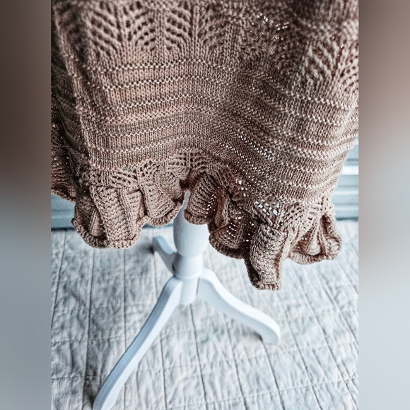 Beige crochet flutter sleeve flutter hem round neck sweater dress size small - Picture 2 of 7